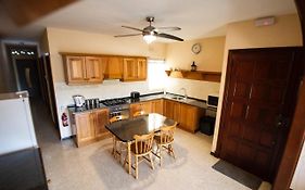 Apartment 5 Mins Away From The Beach.